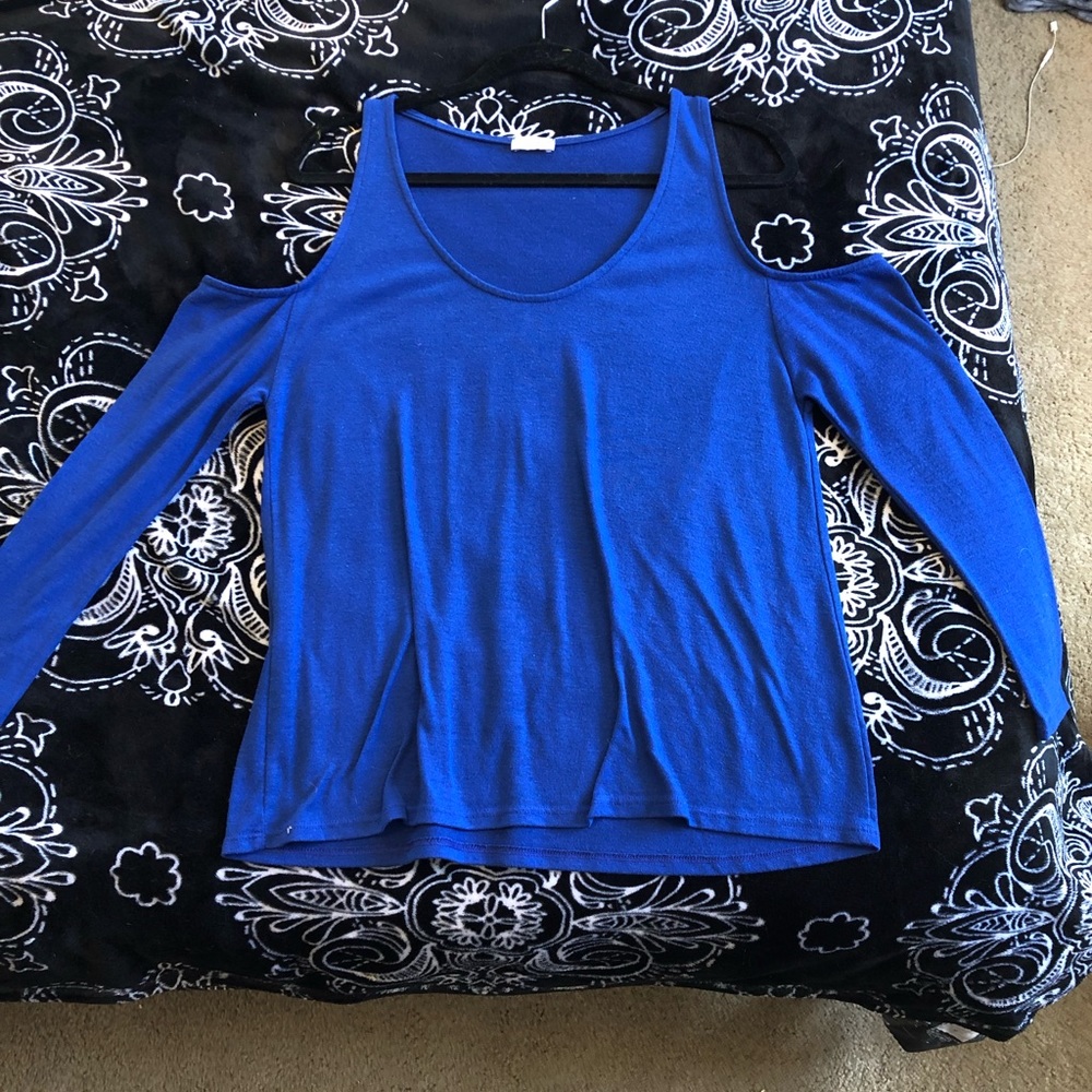 Shoulder Cut-Out Long Sleeve Tee